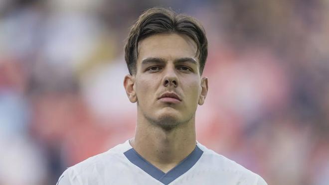 看台上的每 看台上的每